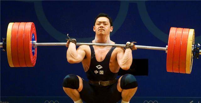 中国举重功臣占旭刚:31岁退役后娶空姐初恋,现47岁官至副厅级_事业
