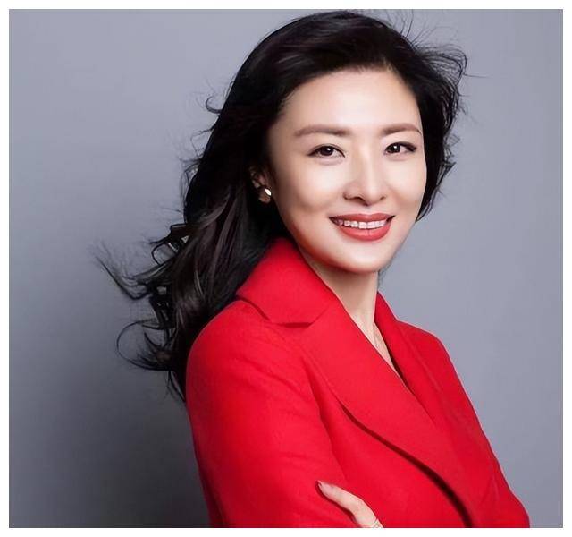 央视主持走向董事长,常青树周涛与董卿开启不同之路!_生活_山东_家庭
