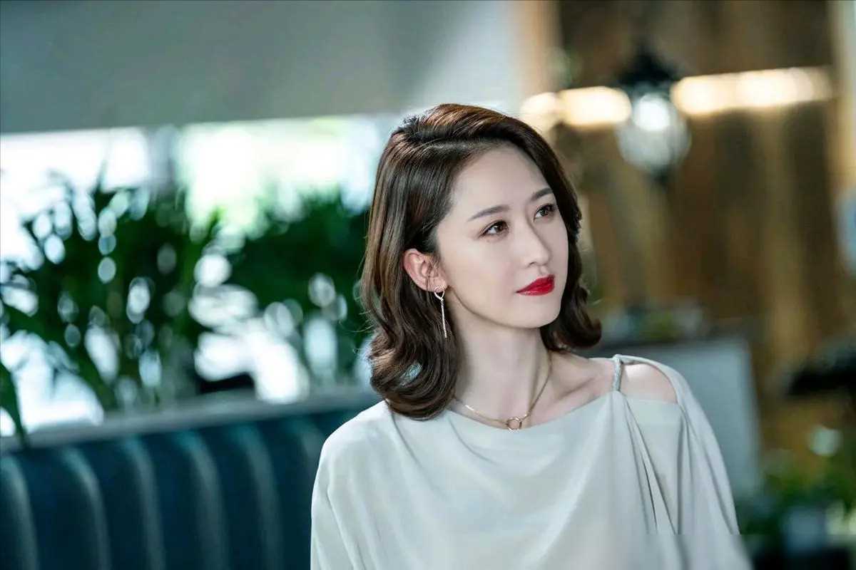 她演"坏女人"出名,撞脸刘亦菲,抢热巴风头,却始终不温不火_张雯_表演