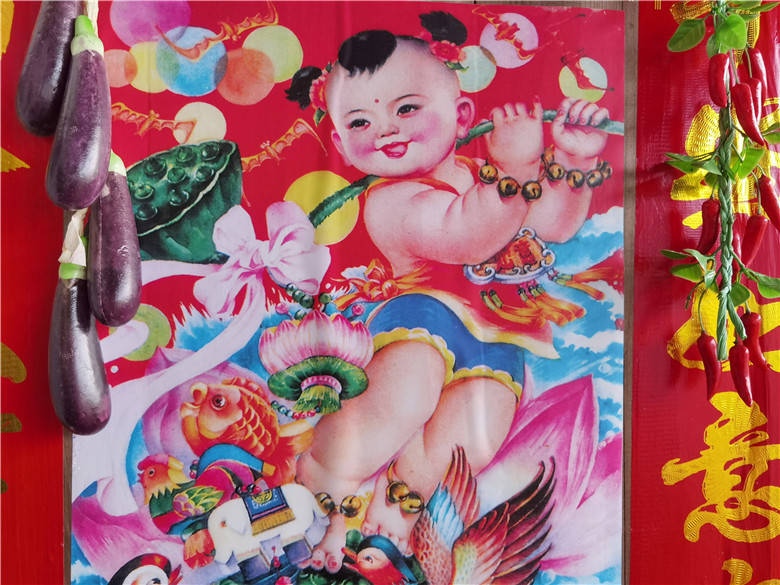 都蕴涵着各地独特的艺术风格,形式变化多样,内容广泛,各类武将门神