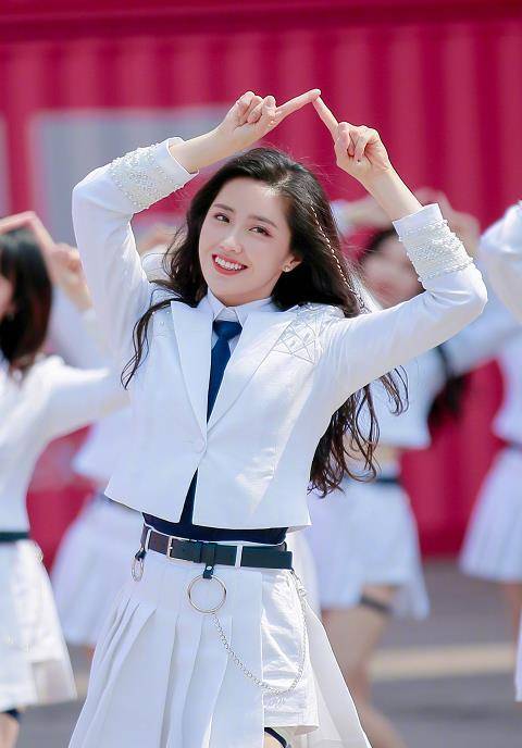 怪不得觉得王艺瑾熟悉,竟然有出演过《少年派》!_女孩_舞台_网友