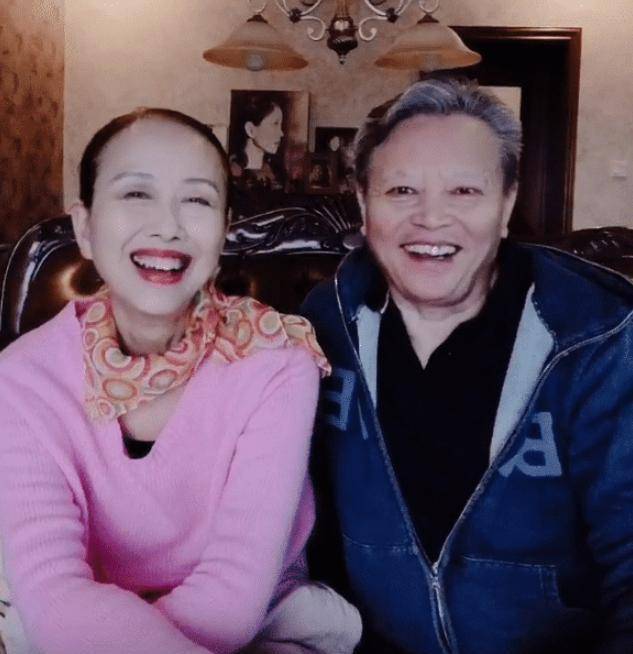 64岁"莽李逵"赵小锐年轻旧照曝光,一身腱子肉,妻子仍清雅绝俗_曹玉梅