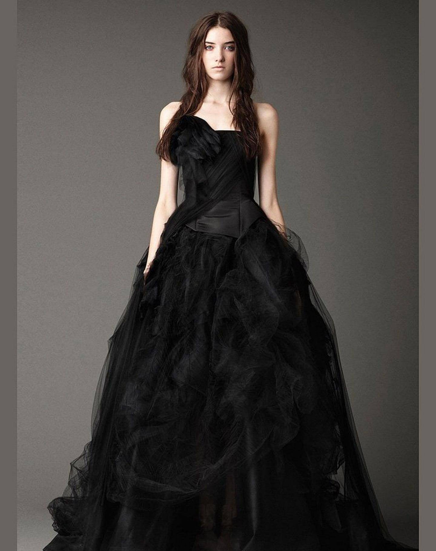 为一场婚礼被全国人记住的"黑婚纱女孩",如今过得怎样_新娘_黑色_生活