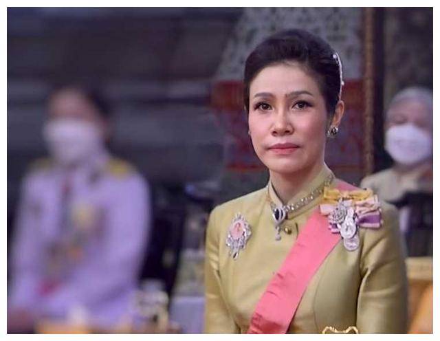 诗妮娜贵妃:远离宫斗,心情舒畅,母女欢聚德国行宫!