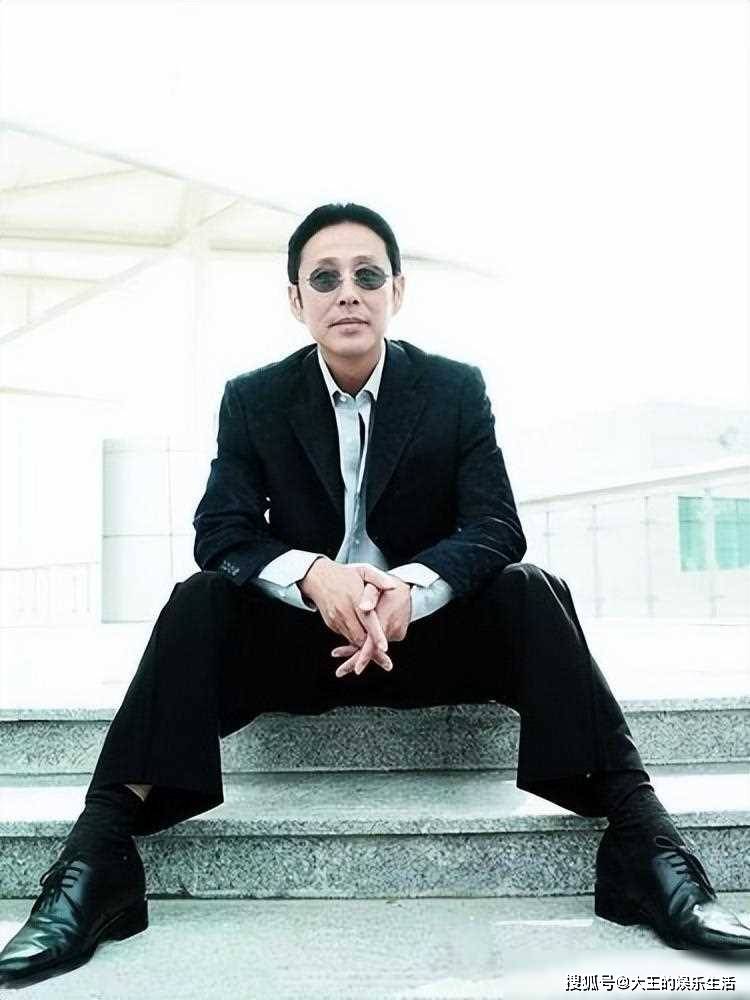 想不到她竟是陈道明的女儿,难怪这么红!如今39岁美的