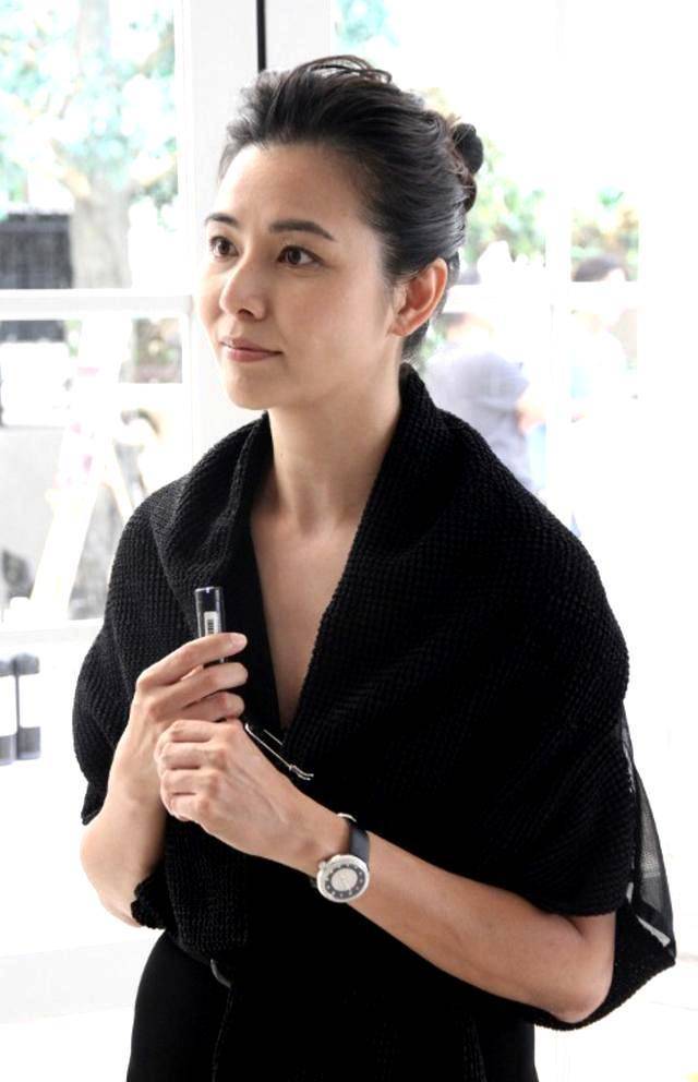 三级片女星,被冠以"问题少女"称号,最终嫁影帝郑伊健_蒙嘉慧_生活
