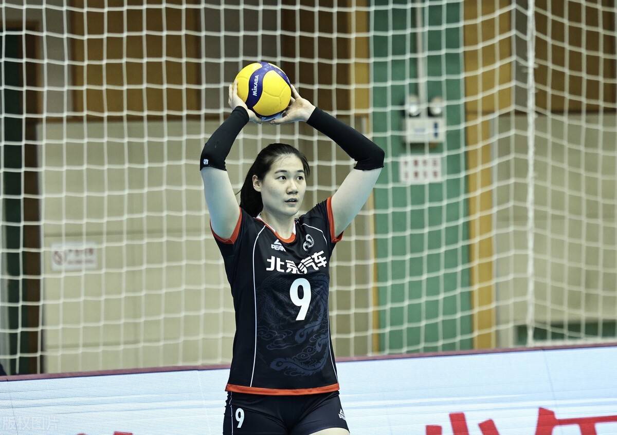 王云蕗身体状态引发疑问:女排新布局揭秘,首发位置悬了?