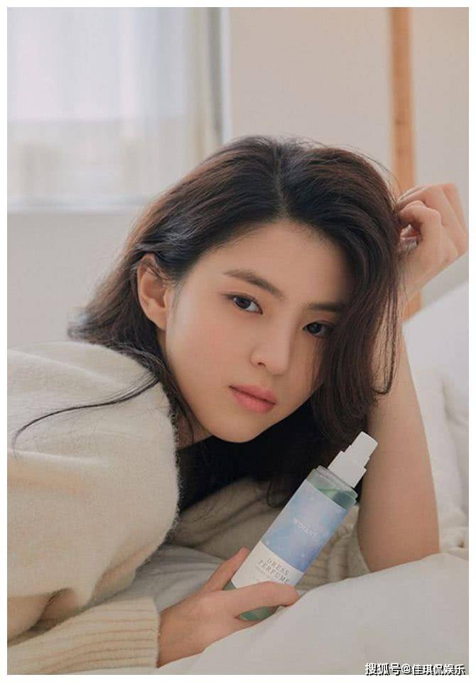 "韩素希日常生活瞬间:舒适自在,美丽不造作"_照片_阳光_魅力