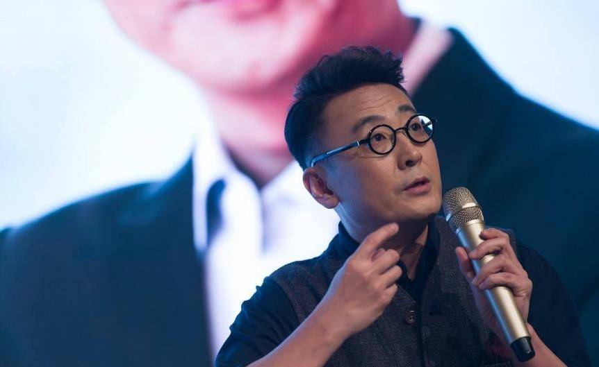 窦文涛与北大美女激吻,女方早知其劈腿,仍相恋3年_左佳_时候_工作