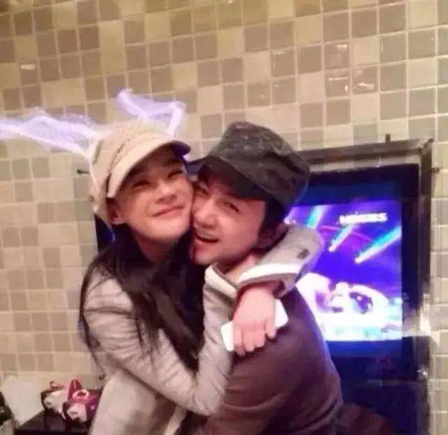 跟袁姗姗公开撕x后,于正又猛夸卢昱晓是下一站天后_张小斐_杨幂_陈晓