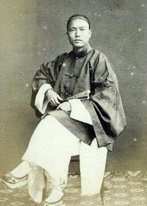 刘步蟾以丁汝昌不在,下提督旗升总兵旗,与总教习琅威理发生冲突