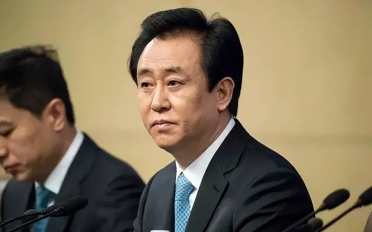 恒大财富的高管陆续被捉了.随后许家印自己也是在9月份被捉了.