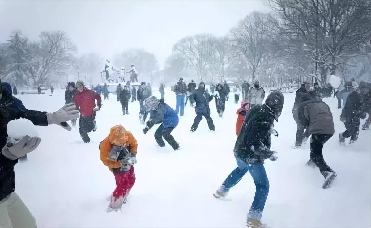 搞笑打雪仗图片图片