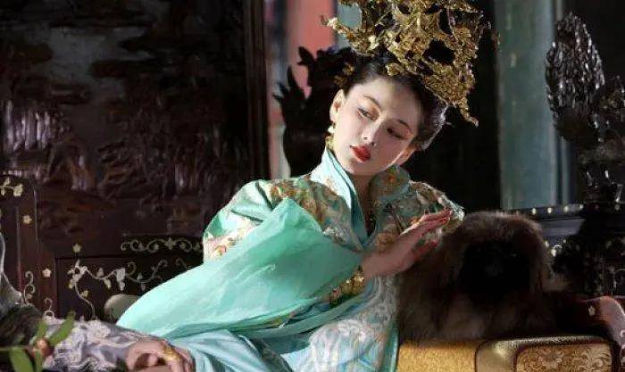 后,被打入冷宫,去世前对儿子不敢多说一句_明神宗朱翊钧_王氏_李太后