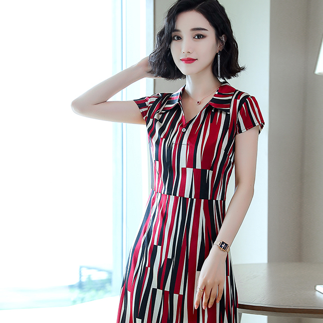 成熟的女人夏季别老穿t恤,美轮美奂的真丝裙,稳重又惊艳_连衣裙_桑