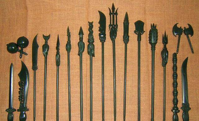 金庸笔下的暗器高手也不少,比如《书剑恩仇录》当中,红花会的三当家赵