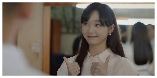 不经意间,他们频繁地输出金句.其次,吕小雨是一位在剧中展现了自己