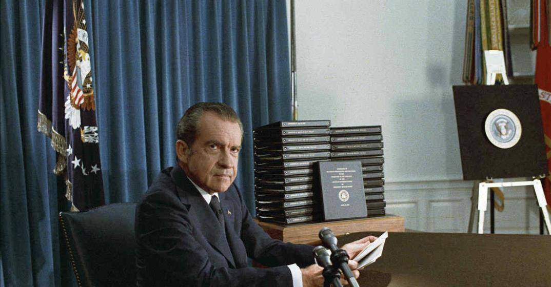 老布什和夫人:在中国待了13个月,骑自行车逛胡同,爱吃