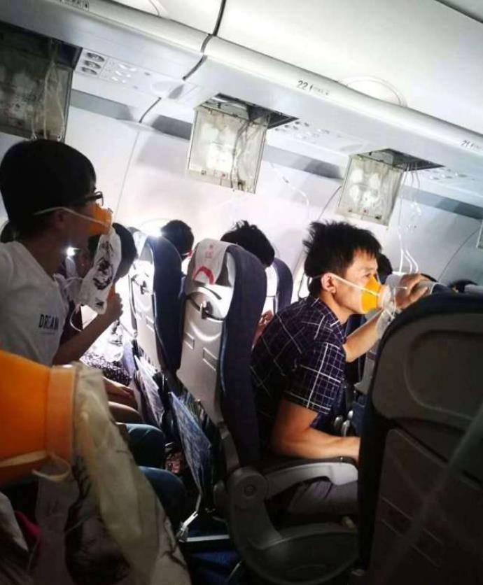 英雄机长刘传健:生死飞行34分钟,从死神手中夺回了128