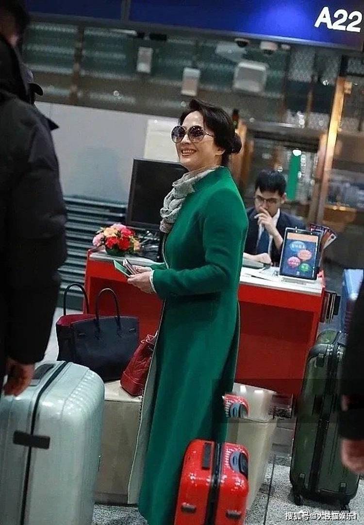 刘亦菲骨相很像妈妈,大概率也会一直优雅到老.