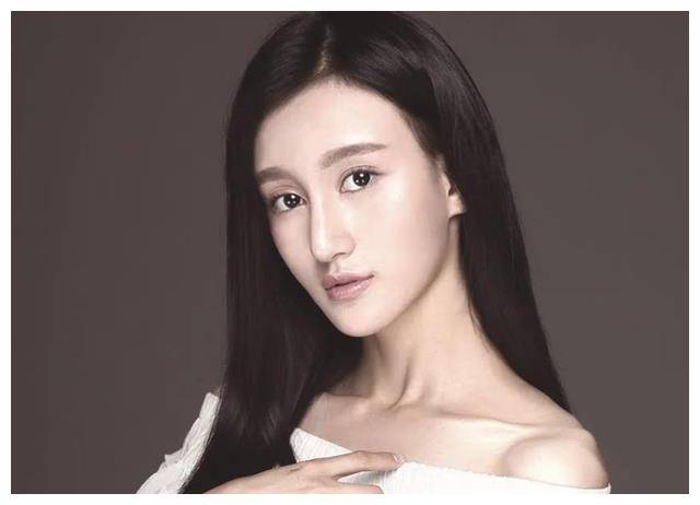 在好演员张佳宁和吕小雨的对比下,她的演技显得十分普