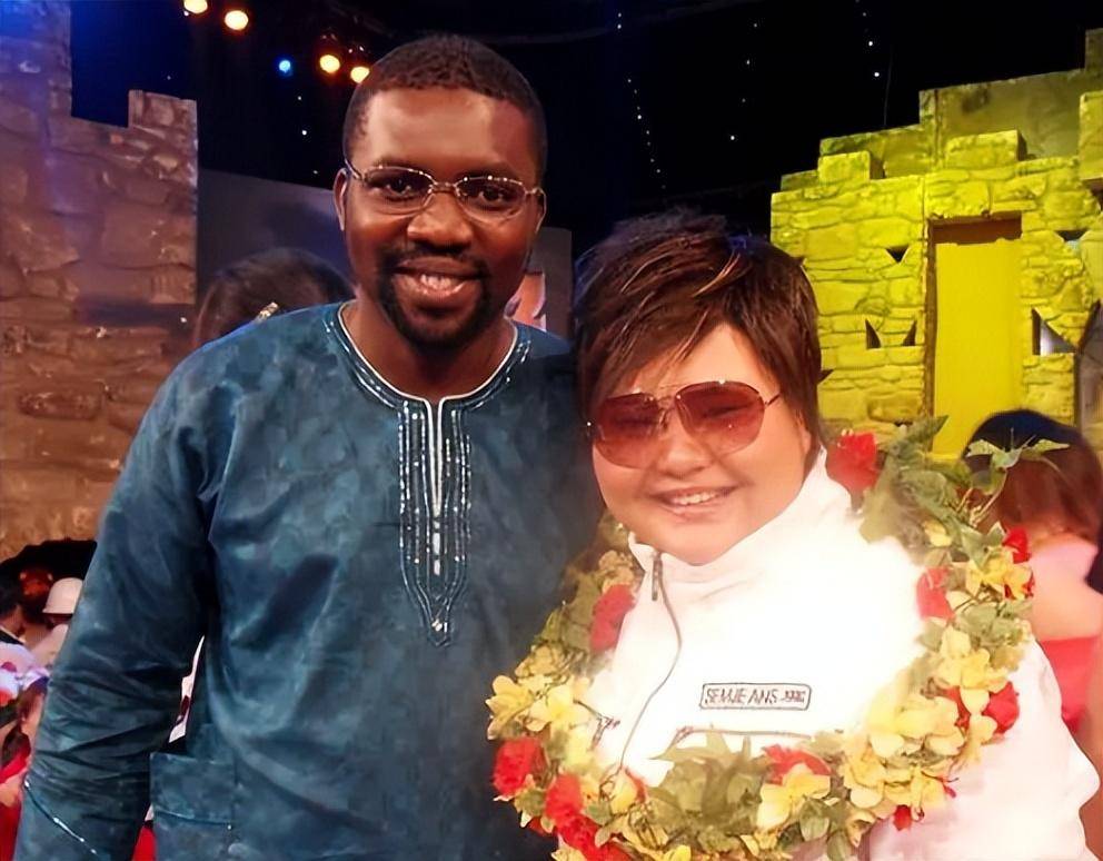 黑人歌手好弟:走红后娶中国小娇妻,来北京16年仍未