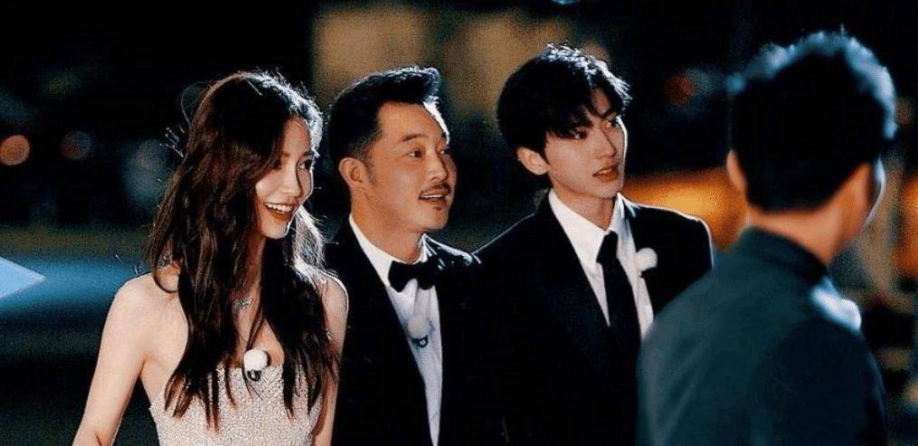 杨颖的出场依旧很惊艳,整个人状态非常好,旁边的沙溢和蔡徐坤也是如此