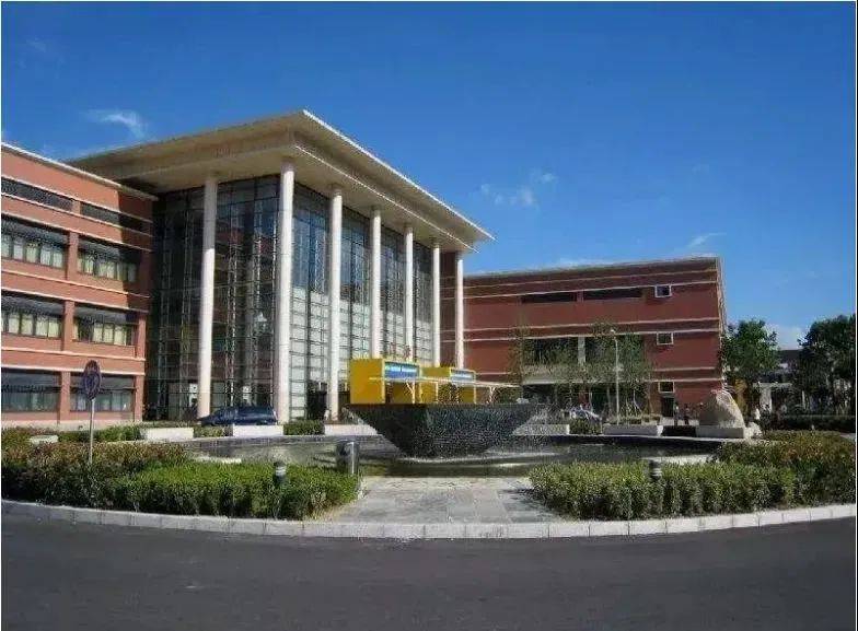 七宝明强小学,七宝三中,上宝中学,文莱中学,七宝中学,德怀特高级中学