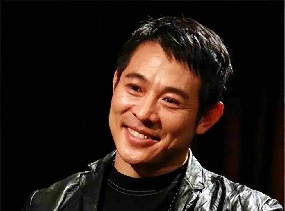 61岁李连杰正面照曝光,身材暴瘦容貌大变,已安排家人遗产_生活_网友