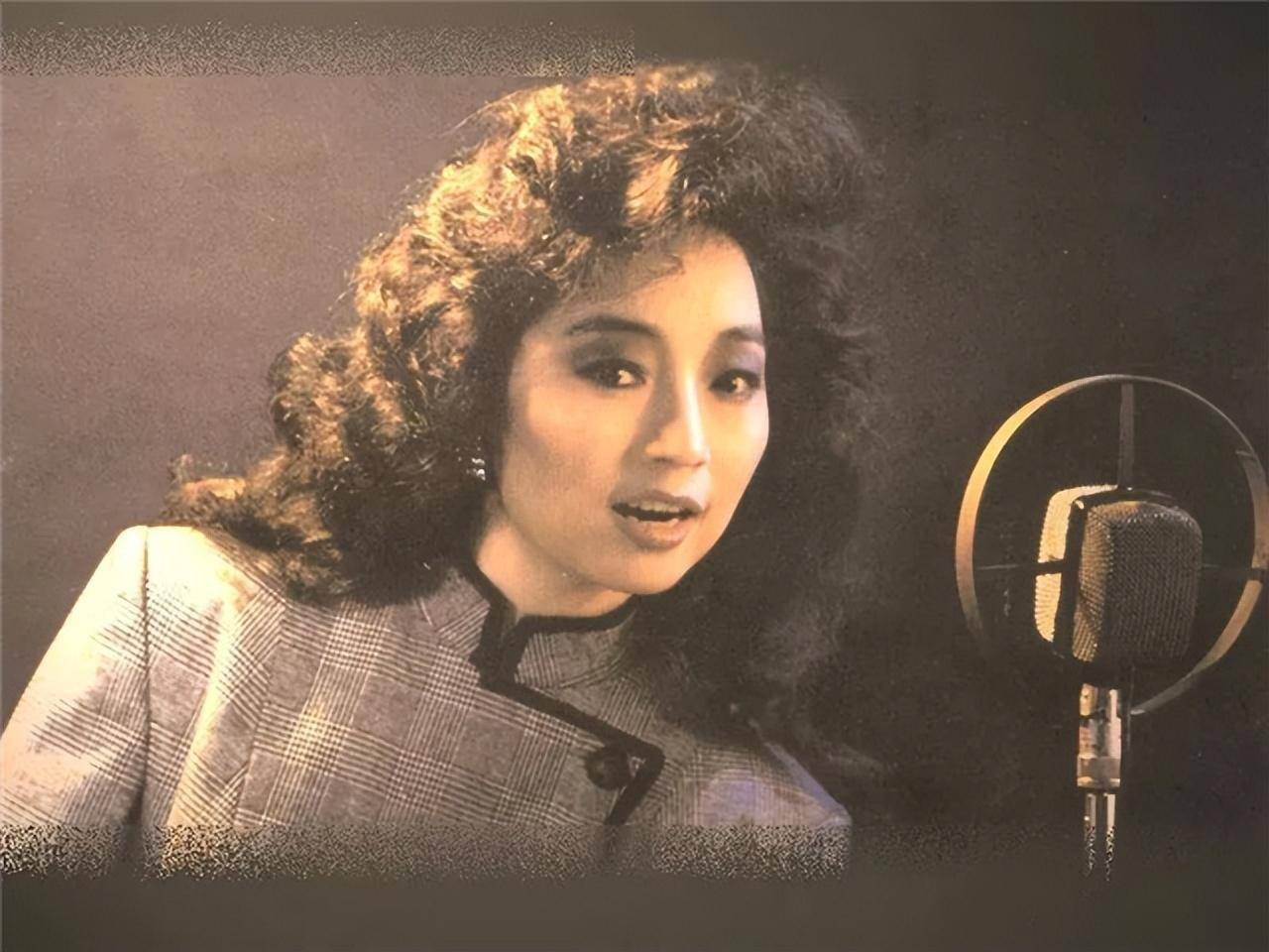 徐小凤:连开43场演唱会,春晚为她破例,如今75岁无夫无子_音乐_香港_男