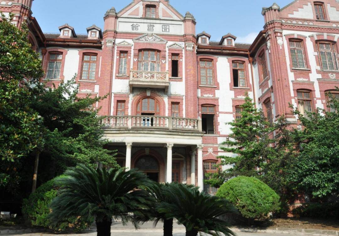 1911年,南洋公学更名为南洋大学堂,1929年,更名为国立交通大学,1949年