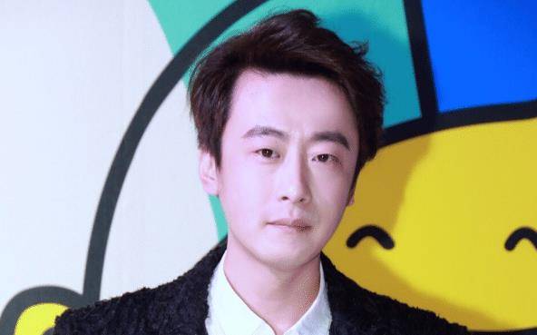 演员李滨性格活泼开朗,如今事业有成,是否该考虑个人