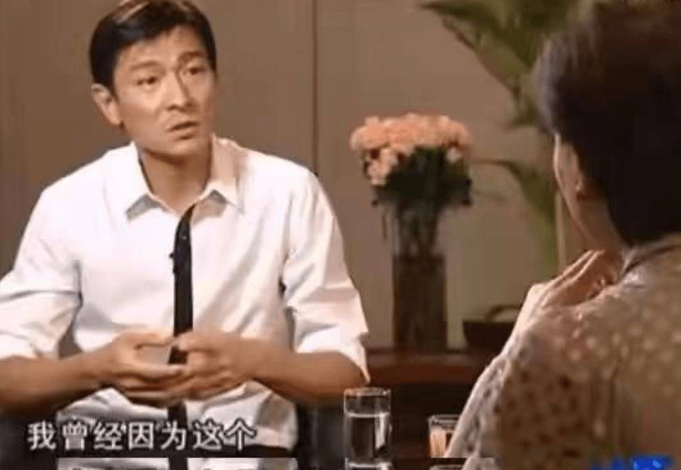 刘德华也并非只有赖文慧这一个伴舞,据说他还有两个御用伴舞,叫黄蕊和