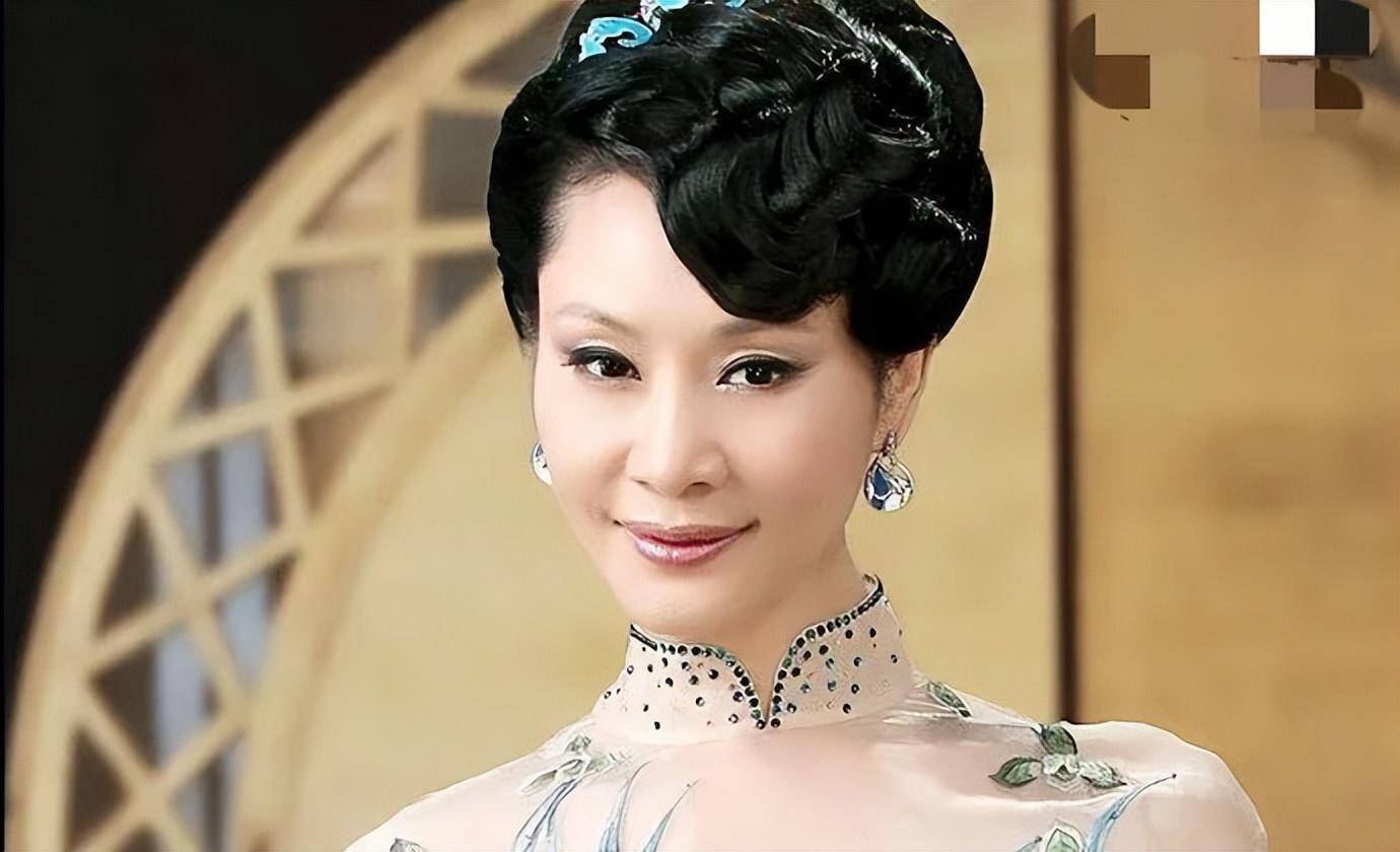 歌手于文华:再婚嫁未婚小伙,23年并未生子,如今的她幸福吗?