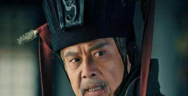 自弃"帝位",甘做敌国奴仆35年,却因弄巧成拙而发狂的