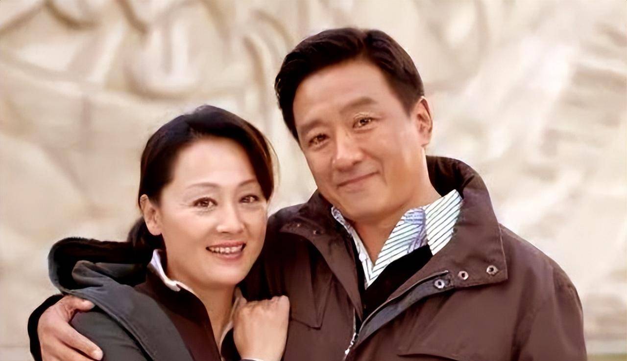 演员丁勇岱:和妻子一见钟情,没有求婚没有婚礼,至今已相伴36年