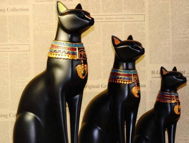 据说,猫鬼神有非同寻常的能力,能为供奉者敛财,守财,寻找失物,而它的