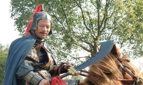 他生逢群雄并起的乱世,脱颖而出独霸中原,而三年就被