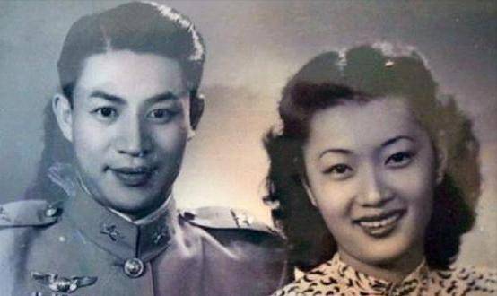 1997年蒋纬国辞世之际,嘱咐小20岁的混血妻子:定将我与原配合葬_石静