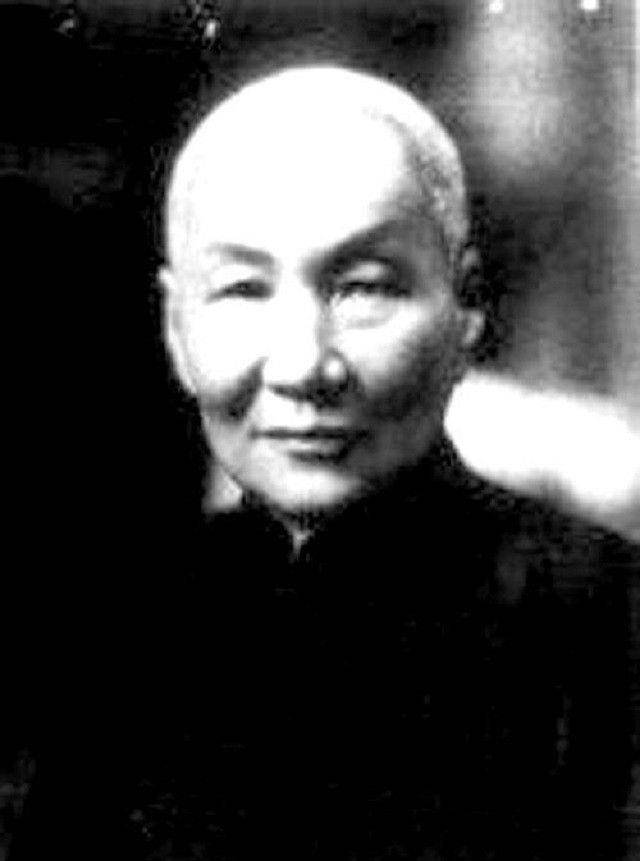 就这样,在季云卿的主持下,佘爱珍跟吴四宝结为了夫妻.