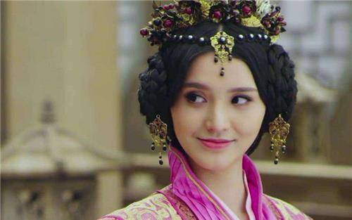 13岁皇帝去舅舅家玩,因爱上表嫂灭舅舅全族,后表嫂独掌大权18年_梁氏