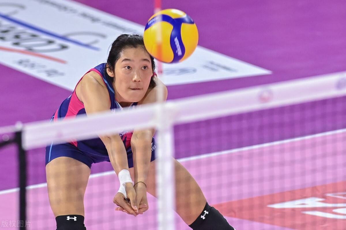 中国女排的骄傲!朱婷扣球效率领跑所有边攻手,累计斩获217分