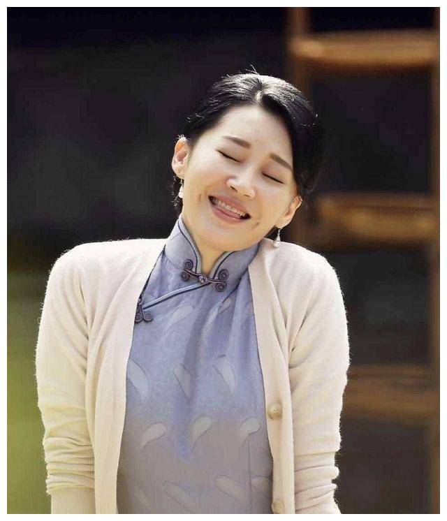 "风韵犹存,各年龄皆倾,撩情一生,无数男儿沦陷"_许晴