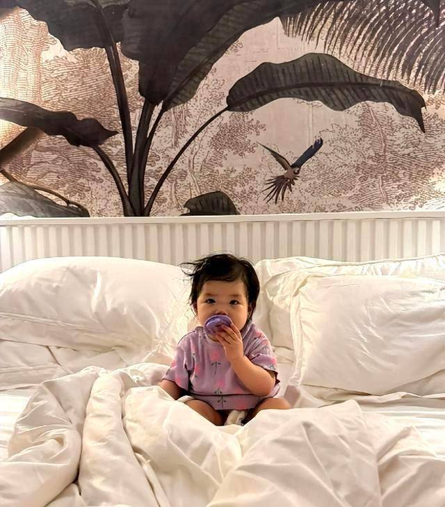 程晓玥与李恒:不同的人生道路在程晓玥的生活中,她的伴侣李恒扮演着