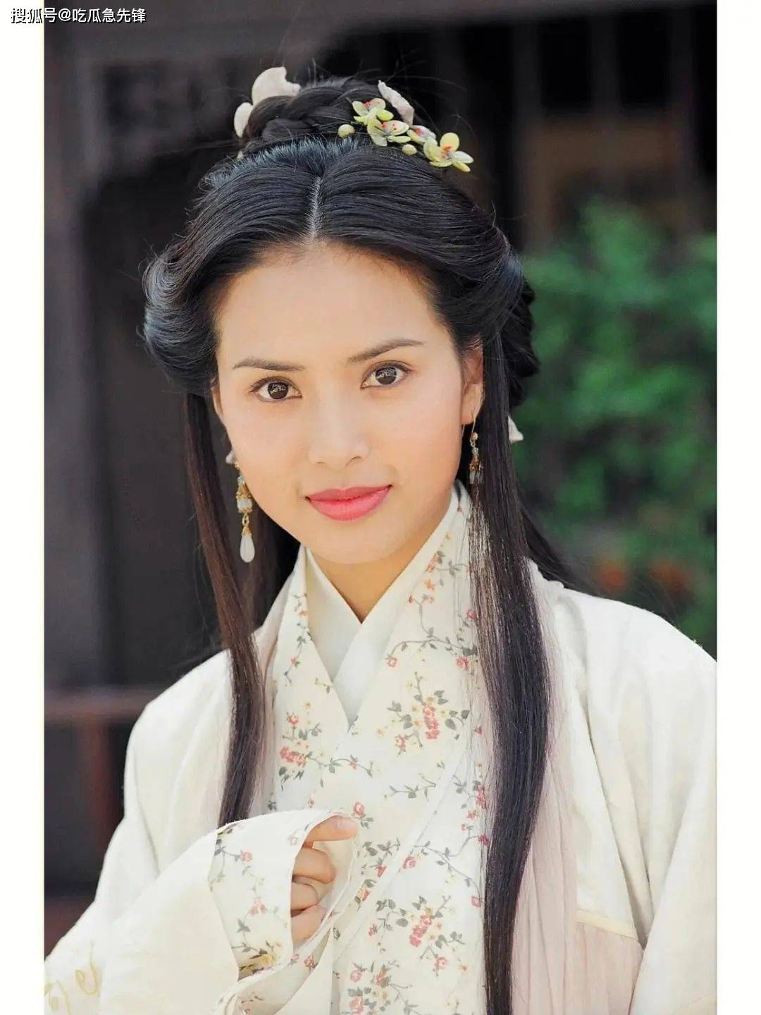 李若彤:"我不像其他明星爱挥霍,如果有10块钱,我只