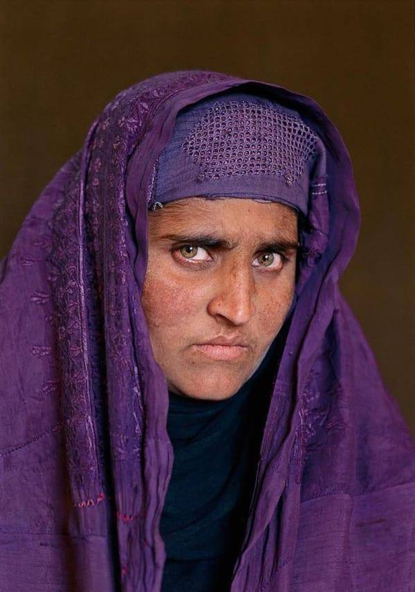 阿富汗少女曾用"眼睛"感动世界,18年后再现世间,却物是人非_麦凯瑞