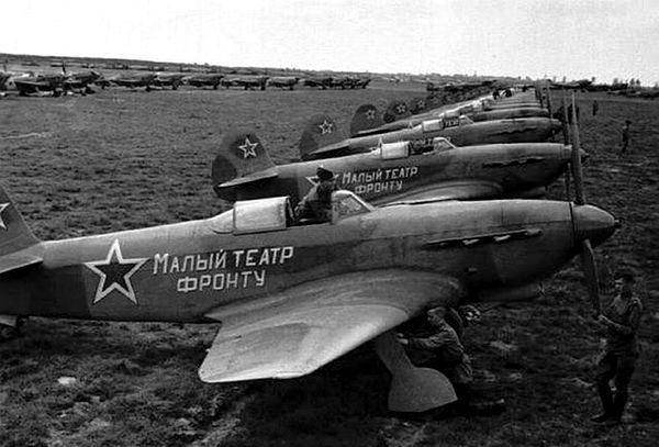 二战德国闪击苏联,苏军拥有9576架作战飞机,比德军2770架多出3倍,是