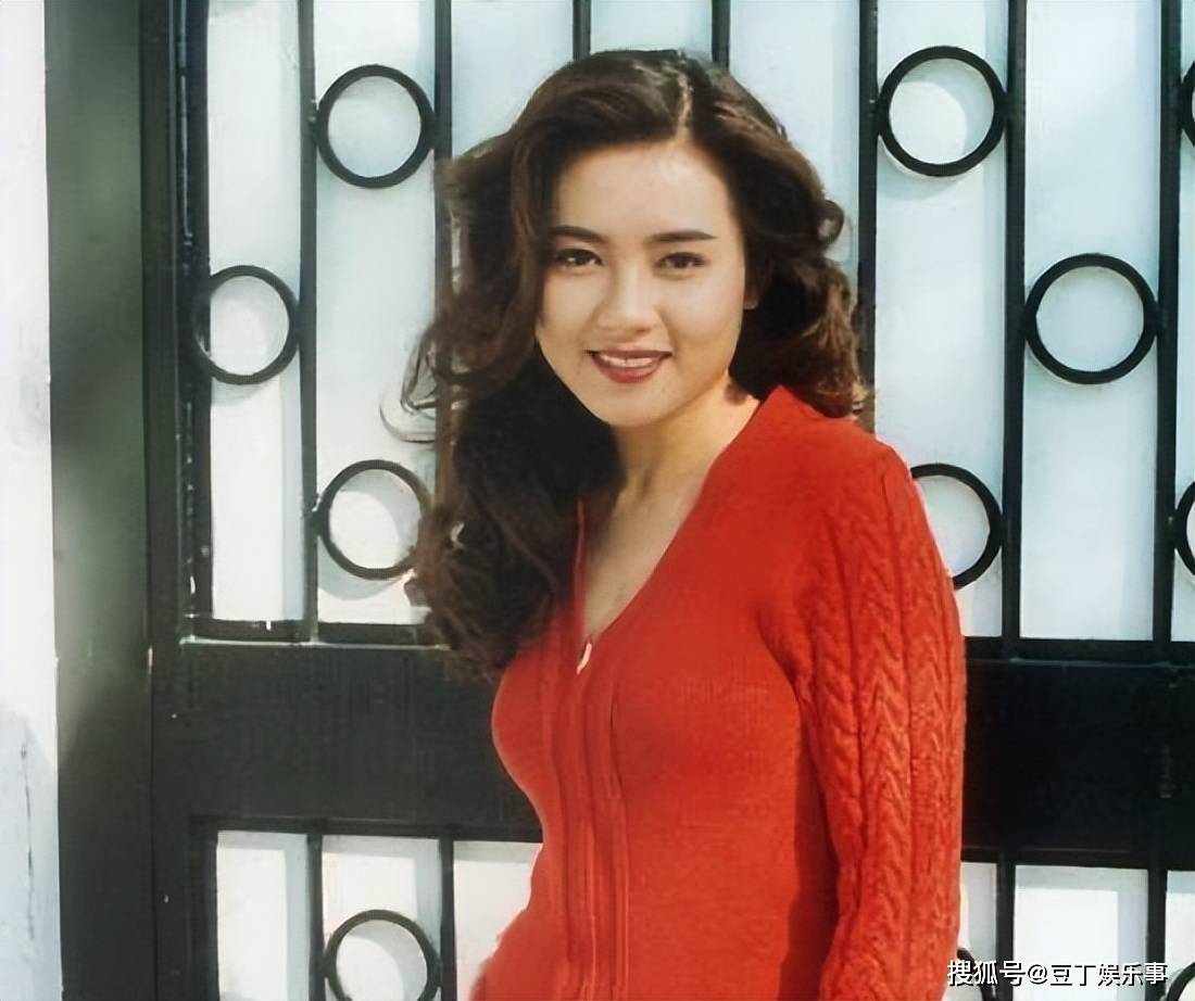 香港第一玉女李丽珍,58岁依旧单身无人娶,她都遭遇了?