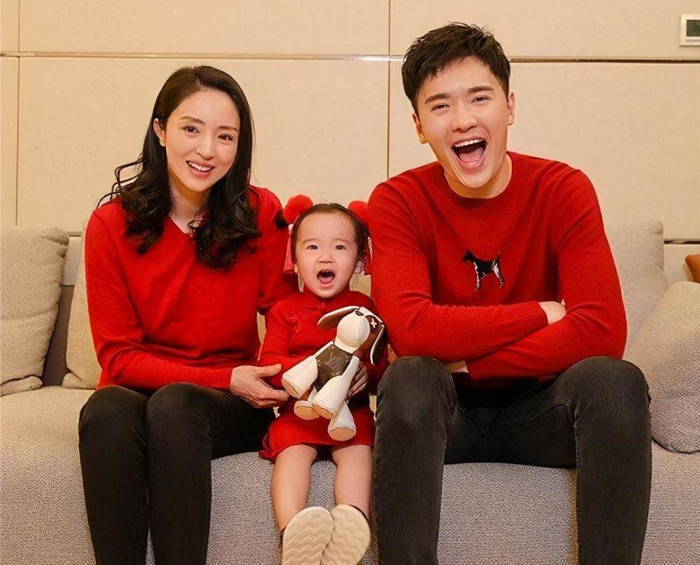 后来,在《玉观音》的新剧发布会上,高云翔面对媒体勇敢认爱,承认了与