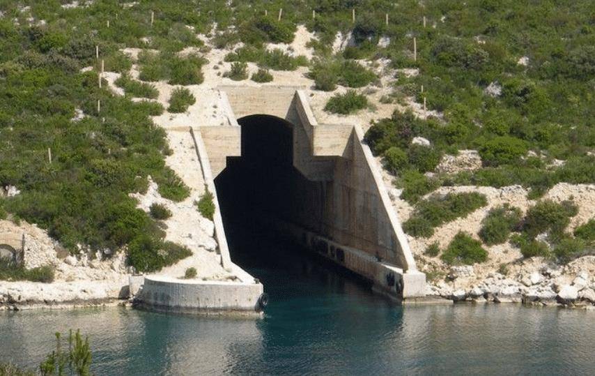 为了不让对手发现己方军事设施,不少国家建设有少有人知的军事基地